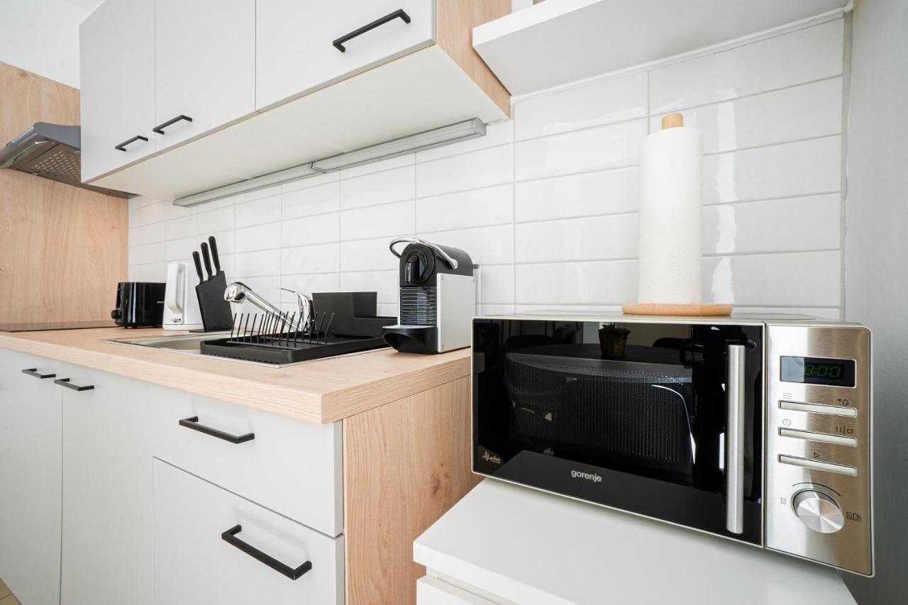 Chic Newly-Renovated Apartment Steps From Subway In Vienna'S Hernals District מראה חיצוני תמונה